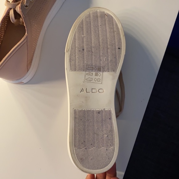 These are lightly worn dark pink/beige platforms. - Picture 4 of 4